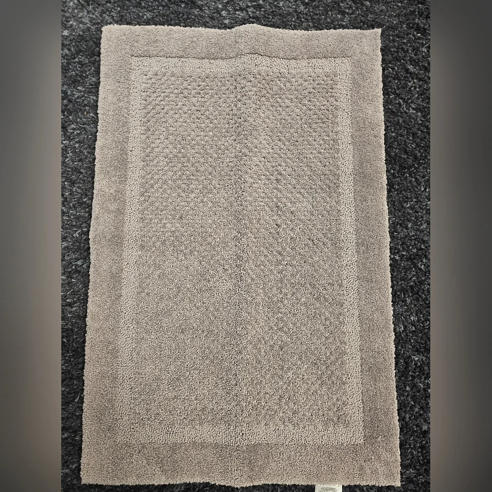 🛁 Purely Indulgent Gray Bath Mat - New!